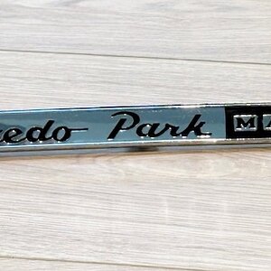 Media 'Tuxedo Park Mark IV hood emblem' in album 'Beach66Bum's CJ5A'